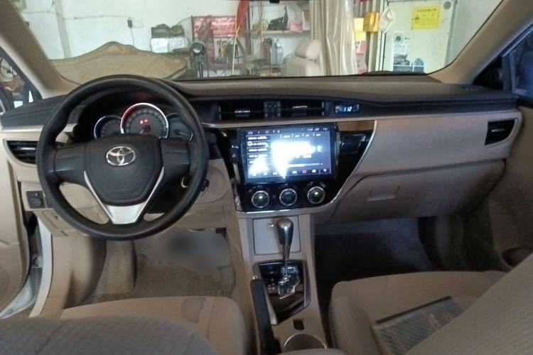 Used Toyota Corolla 2014 1.6L CVT GL Center Console