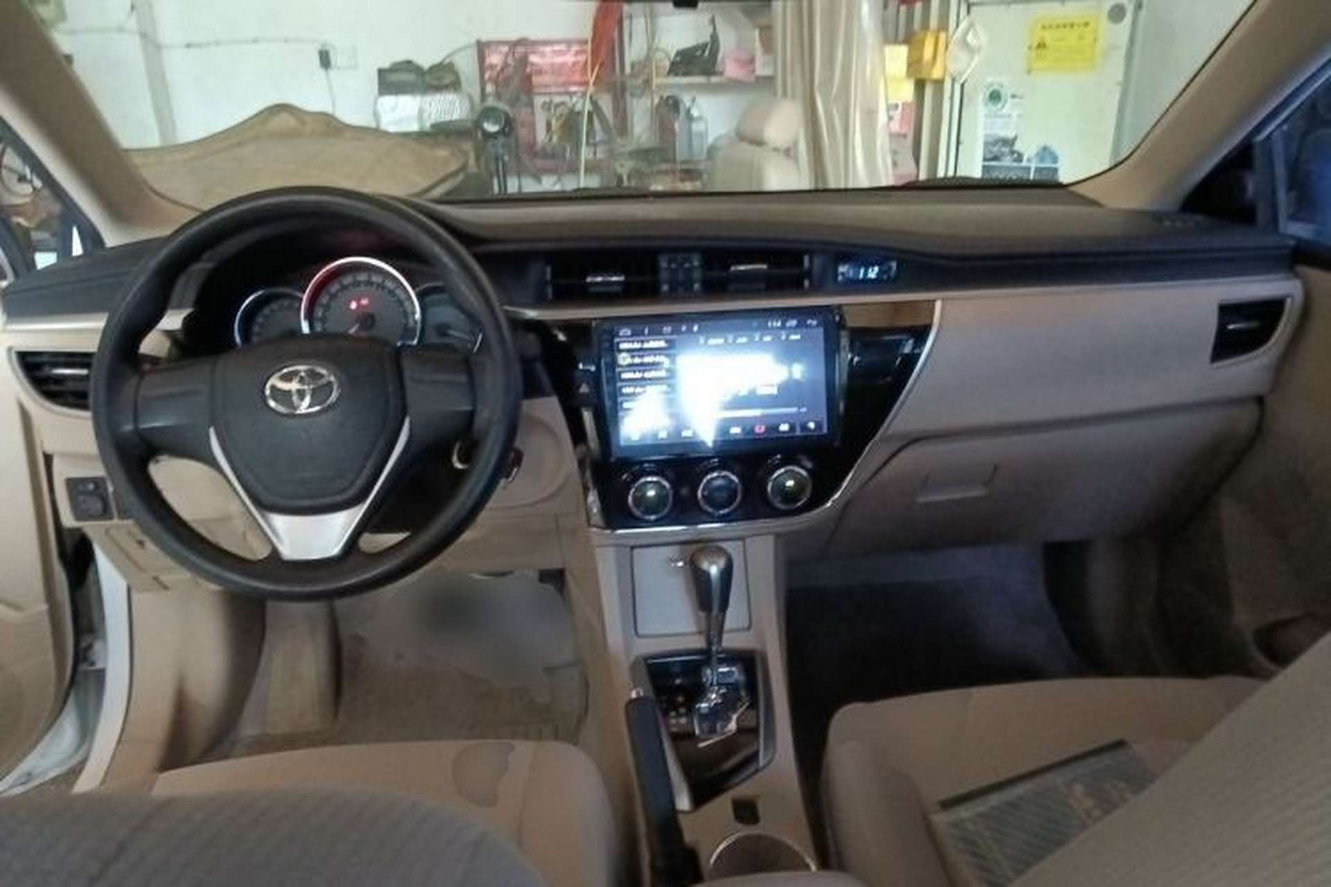 Used Toyota Corolla 2014 1.6L CVT GL Center Console