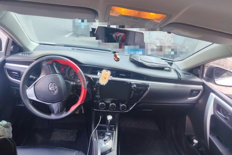 Used Toyota Corolla 2014 1.6L CVT GL Center Console