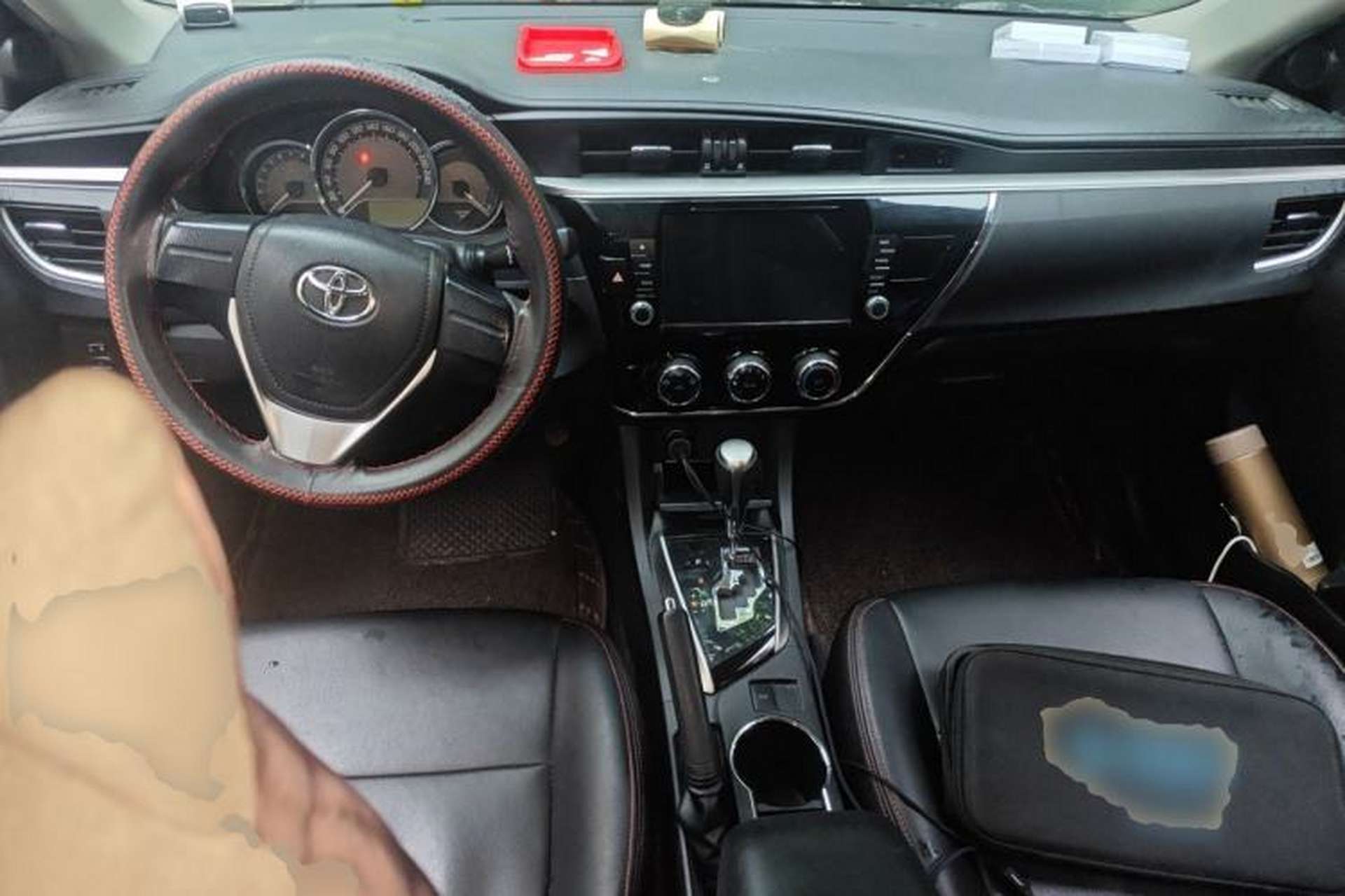 Used Toyota Corolla 2014 1.6L CVT GL Center Console