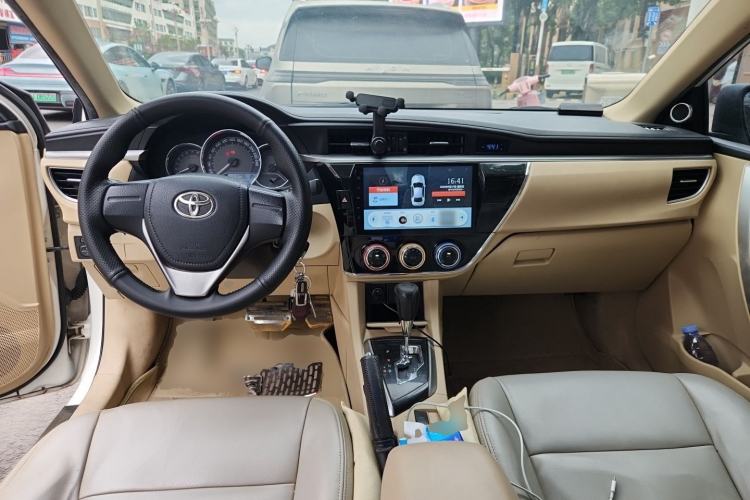 Used Toyota Corolla 2014 1.6L CVT GL Center Console