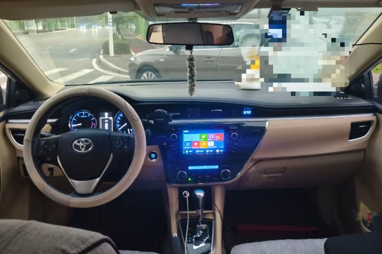 Used Toyota Corolla 2014 1.8L CVT GLX-i Center Console