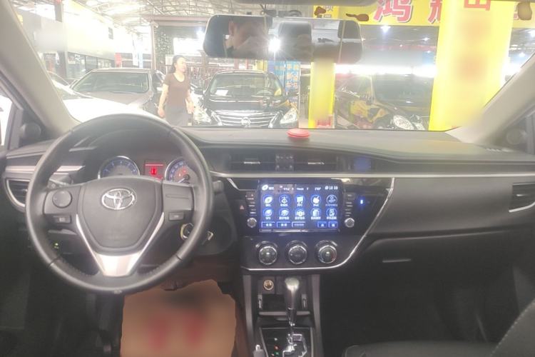 Used Toyota Corolla 2014 1.6L CVT GL-i Leather Edition Center Console
