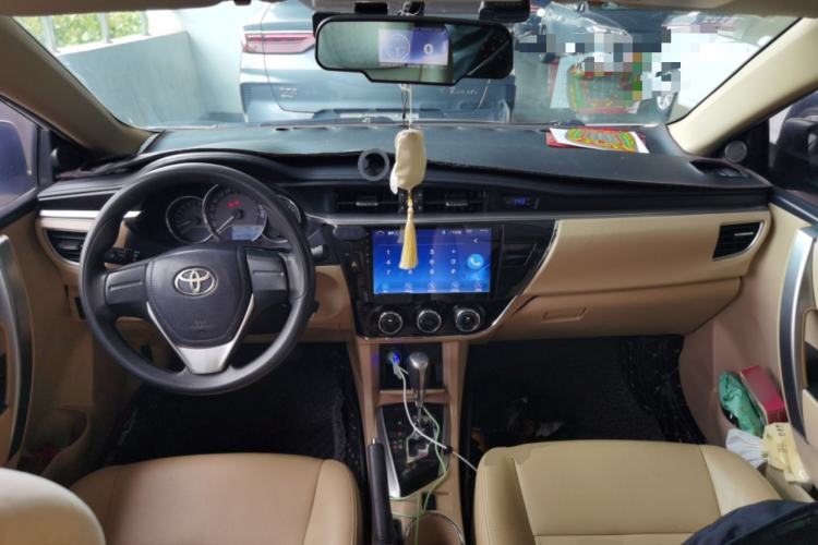 Used Toyota Corolla 2014 1.6L CVT GL Center Console
