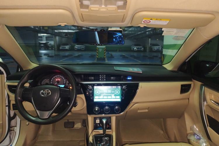 Used Toyota Corolla 2014 1.6L CVT GL Center Console