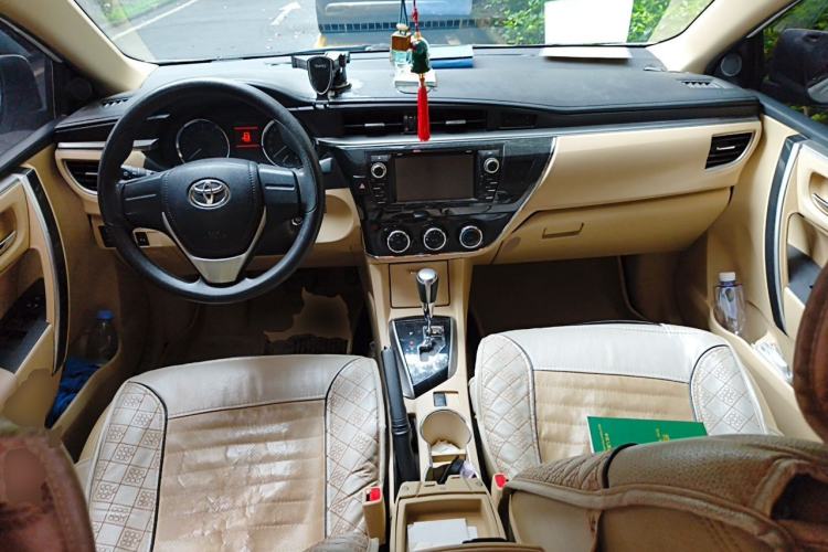 Used Toyota Corolla 2014 1.6L CVT GL-i Center Console
