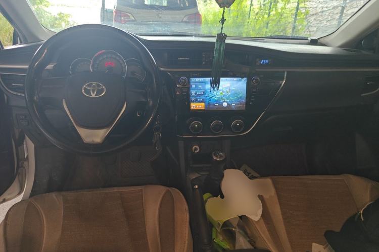 Used Toyota Corolla 2014 1.6L Manual GL Center Console