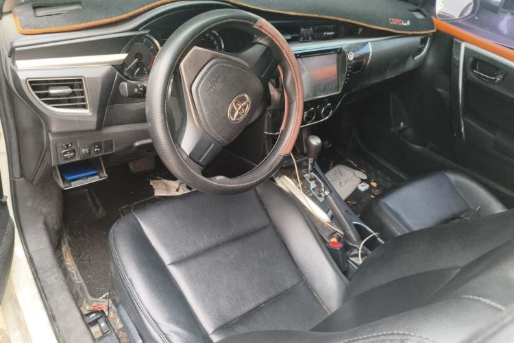Used Toyota Corolla 2014 1.6L CVT GL-i Center Console