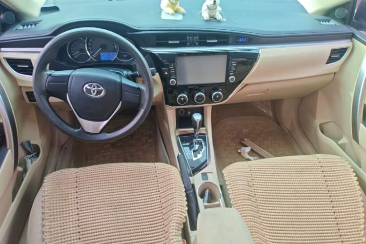 Used Toyota Corolla 2014 1.6L CVT GL Center Console