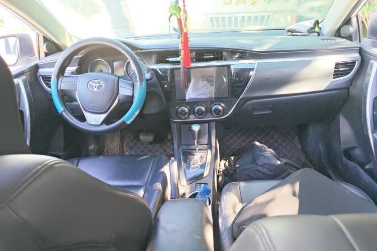 Used Toyota Corolla 2014 1.6L CVT GL-i Center Console