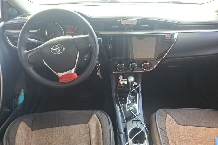 Used Toyota Corolla 2014 1.6L CVT GL-i Center Console