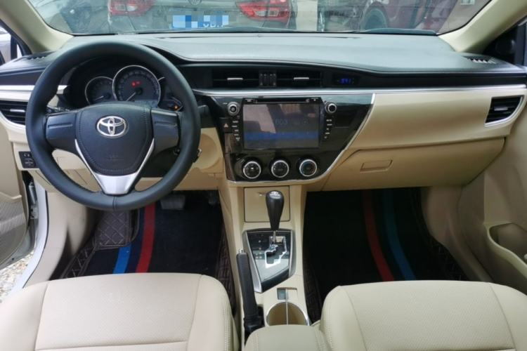 Used Toyota Corolla 2014 1.6L CVT GL Center Console