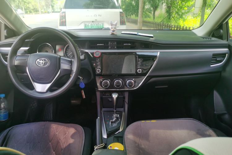 Used Toyota Corolla 2014 1.6L CVT GL-i Center Console