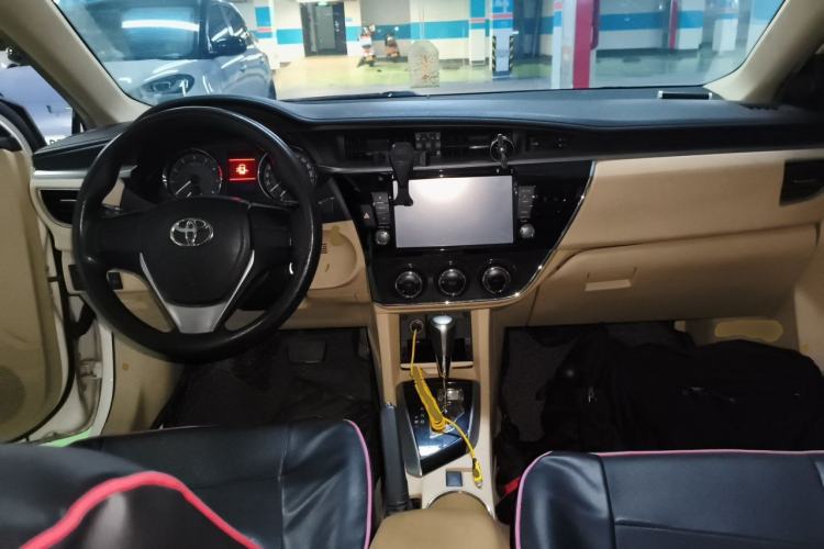 Used Toyota Corolla 2014 1.6L CVT GL-i Center Console