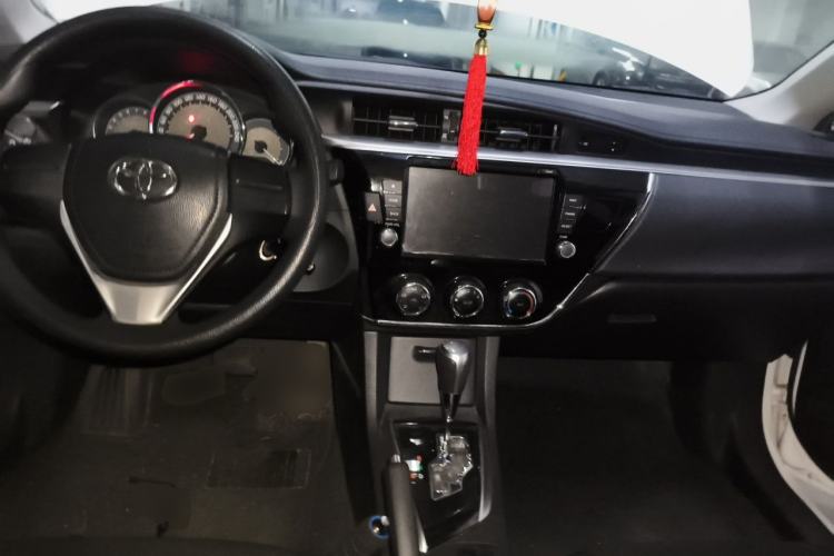 Used Toyota Corolla 2014 1.6L CVT GL Center Console