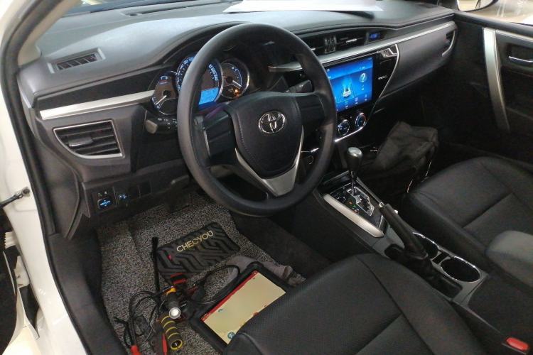 Used Toyota Corolla 2014 1.6L CVT GL Center Console