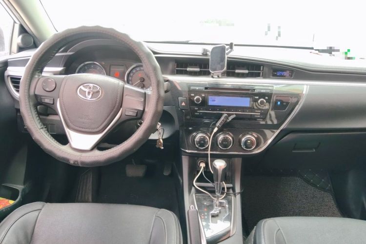 Used Toyota Corolla 2014 1.6L CVT GL-i Leather Edition Center Console