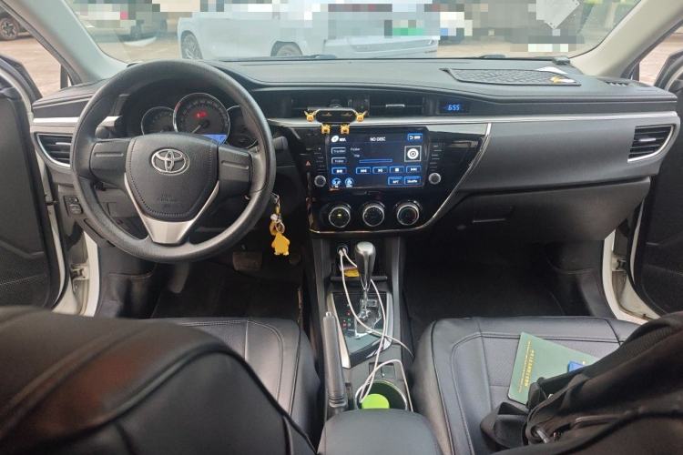 Used Toyota Corolla 2014 1.6L CVT GL Center Console