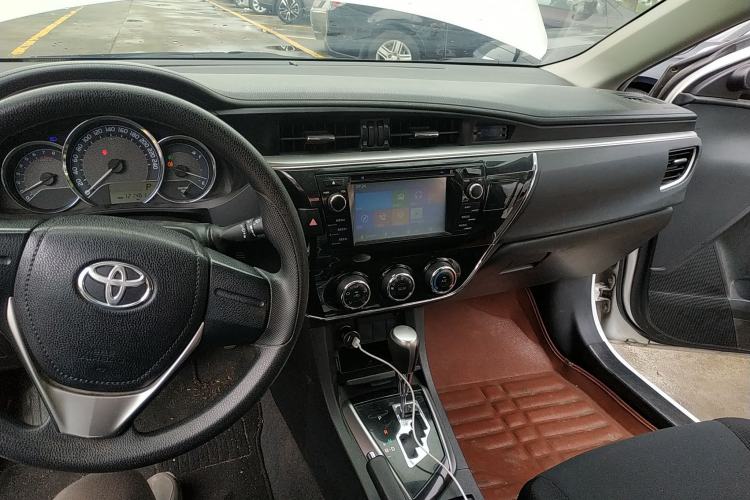 Used Toyota Corolla 2014 1.6L CVT GL Center Console