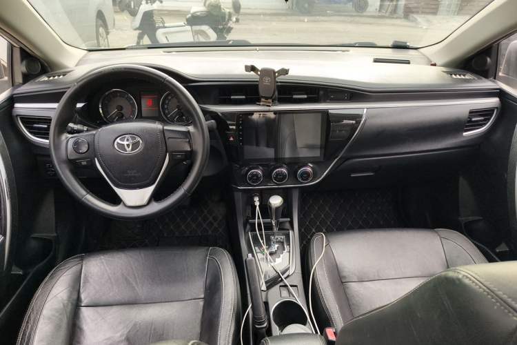Used Toyota Corolla 2014 1.6L CVT GL-i Leather Edition Center Console