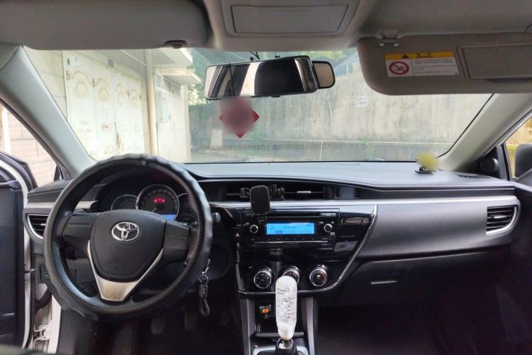 Used Toyota Corolla 2014 1.6L Manual GL Center Console