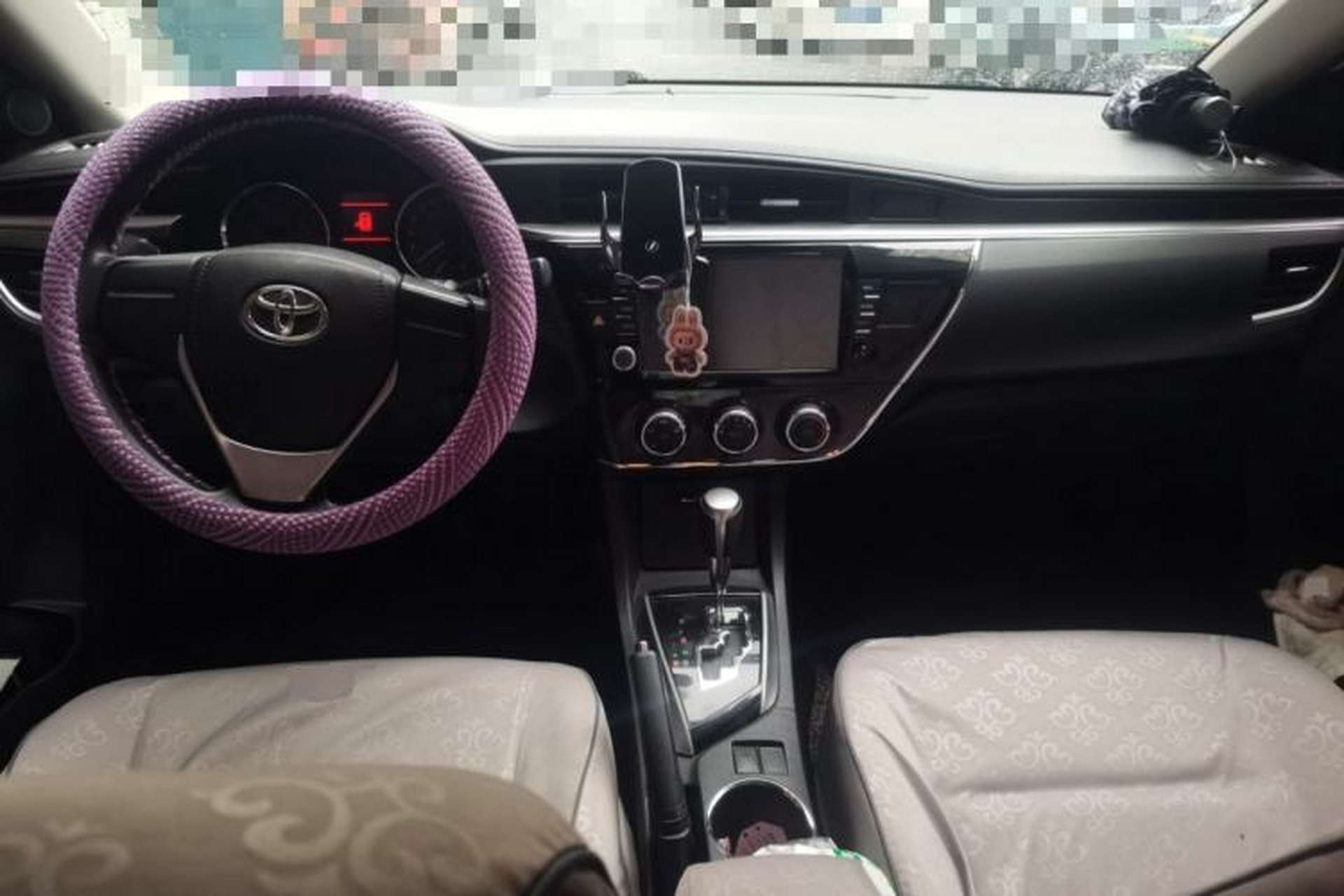 Used Toyota Corolla 2014 1.6L CVT GL-i Center Console