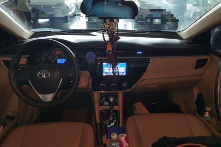 Used Toyota Corolla 2014 1.6L CVT GL Center Console