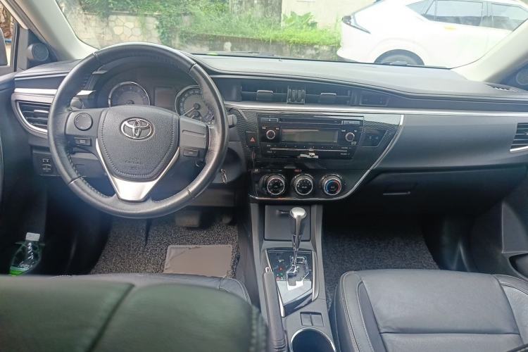 Used Toyota Corolla 2014 1.6L CVT GL-i Leather Edition Center Console