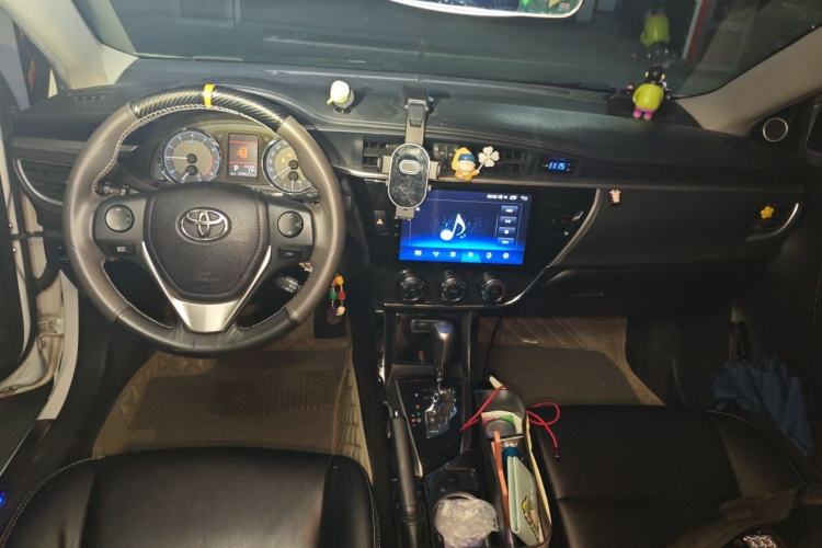 Used Toyota Corolla 2014 1.6L CVT GL-i Center Console