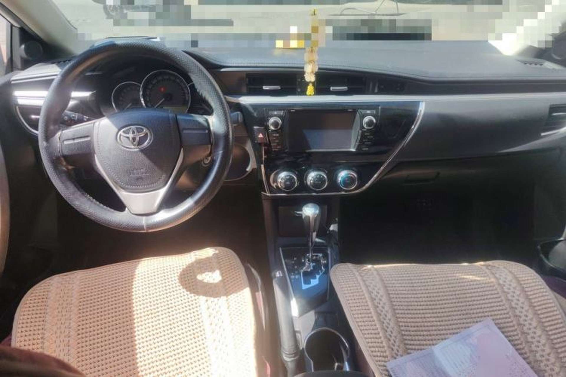 Used Toyota Corolla 2014 1.6L CVT GL Center Console