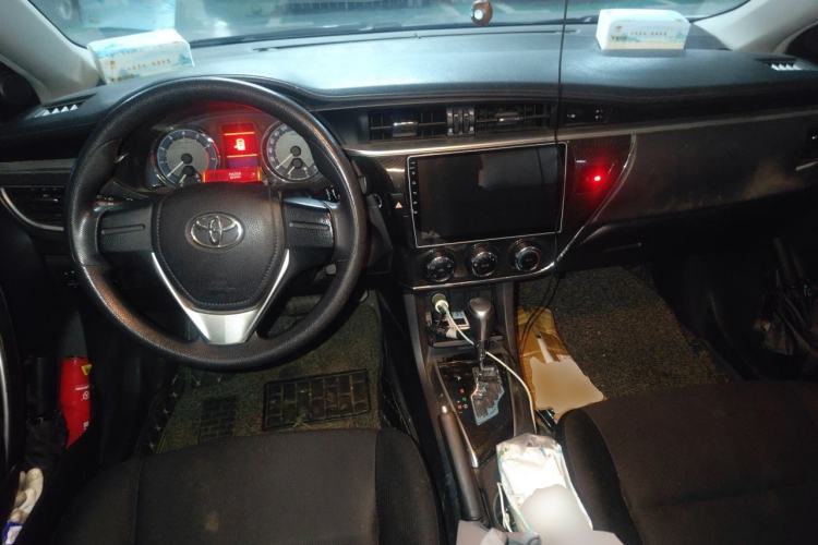 Used Toyota Corolla 2014 1.6L CVT GL-i Center Console