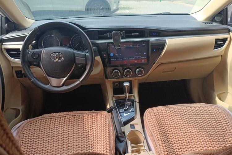 Used Toyota Corolla 2014 1.6L CVT GL-i Leather Edition Center Console