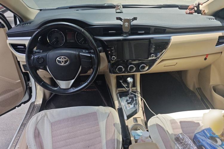 Used Toyota Corolla 2014 1.6L CVT GL-i Leather Edition Center Console