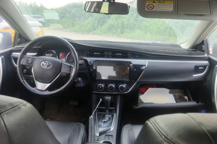 Used Toyota Corolla 2014 1.6L CVT GL-i Leather Edition Center Console