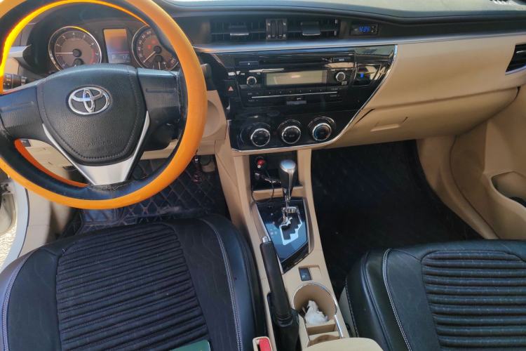 Used Toyota Corolla 2014 1.6L CVT GL-i Center Console