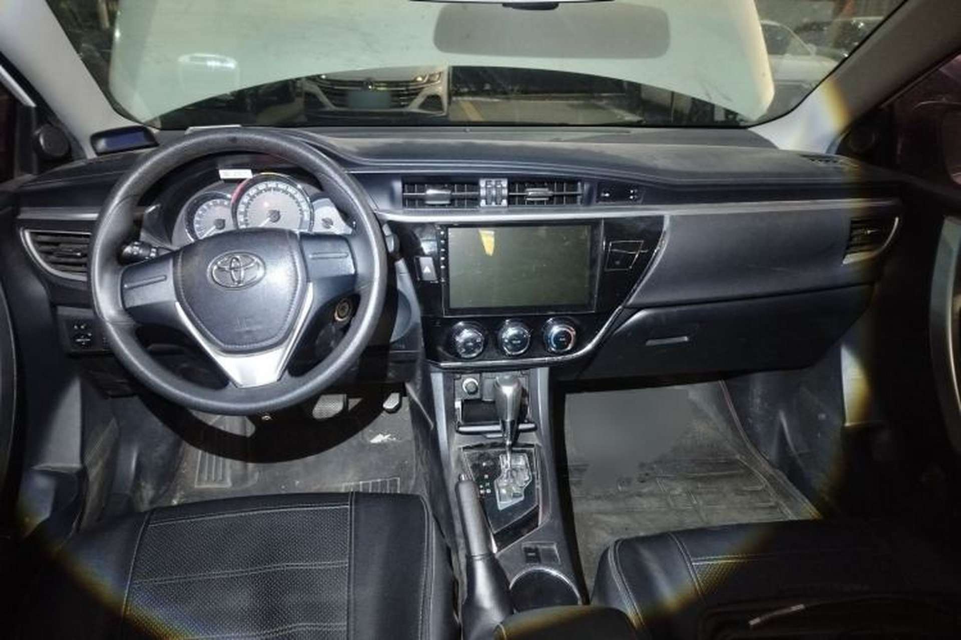 Used Toyota Corolla 2014 1.6L CVT GL Center Console