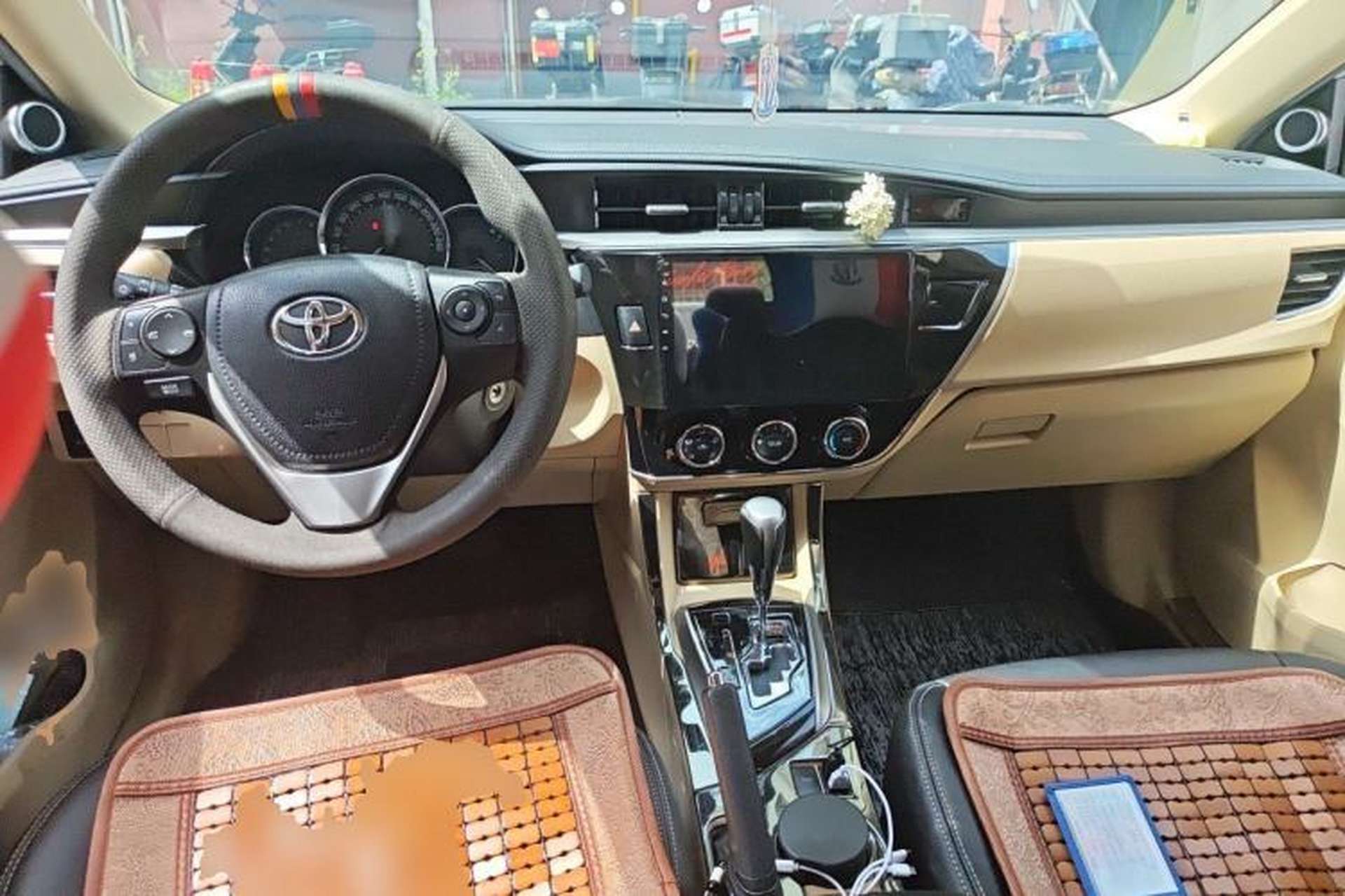 Used Toyota Corolla 2014 1.6L CVT GL Center Console