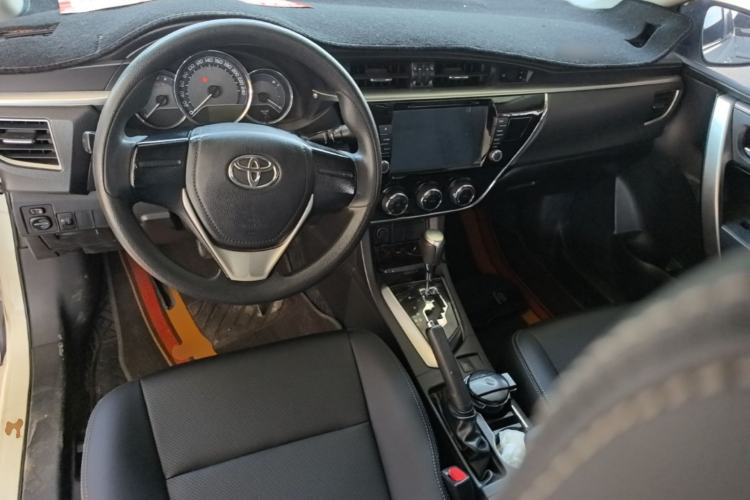 Used Toyota Corolla 2014 1.6L CVT GL Center Console