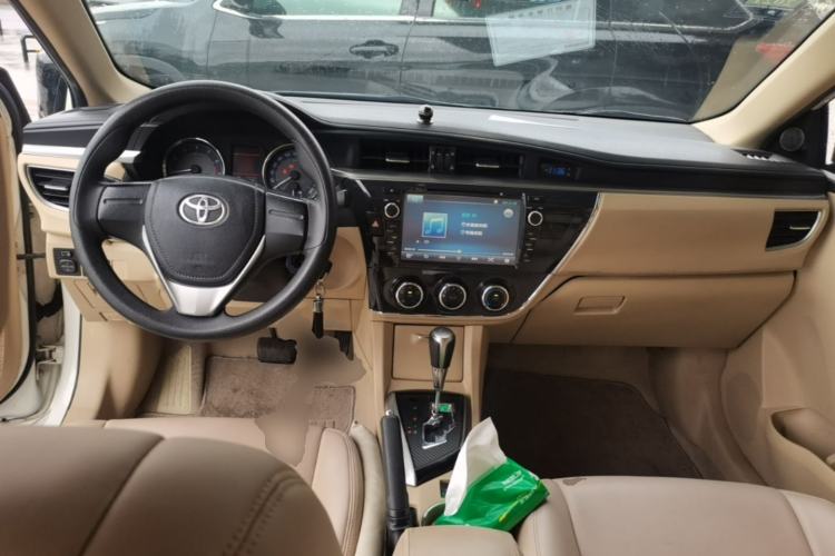 Used Toyota Corolla 2014 1.6L CVT GL-i Center Console