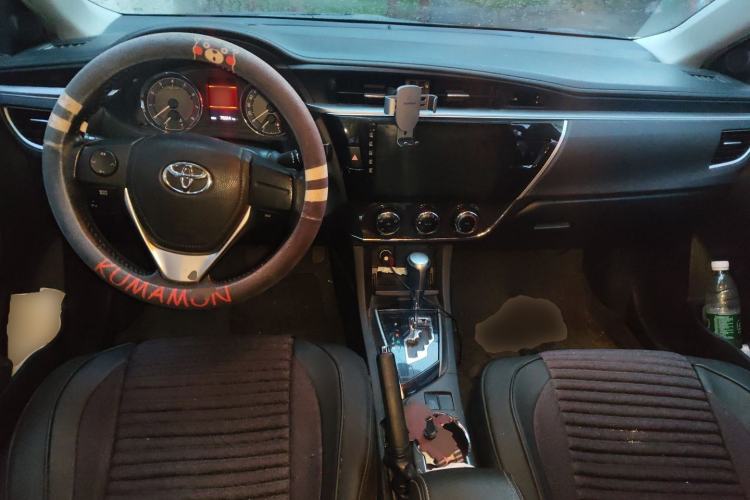 Used Toyota Corolla 2014 1.6L CVT GL-i Leather Edition Center Console