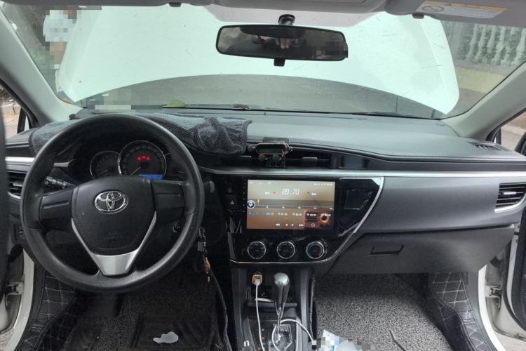 Used Toyota Corolla 2014 1.6L CVT GL Center Console