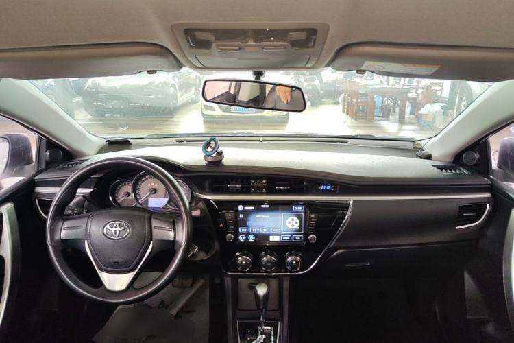 Used Toyota Corolla 2014 1.6L CVT GL Center Console