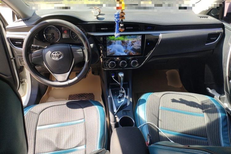 Used Toyota Corolla 2014 1.6L CVT GL-i Center Console