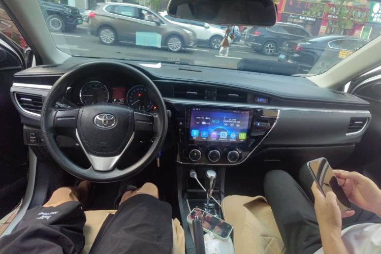 Used Toyota Corolla 2014 1.6L CVT GL-i Center Console