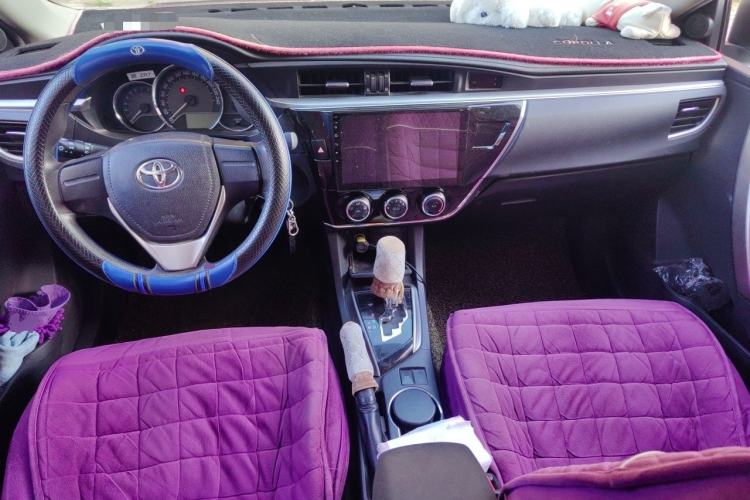 Used Toyota Corolla 2014 1.6L CVT GL Center Console
