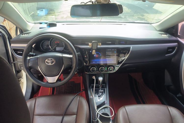 Used Toyota Corolla 2014 1.6L CVT GL Center Console