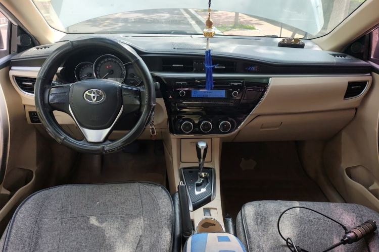 Used Toyota Corolla 2014 1.6L CVT GL Center Console