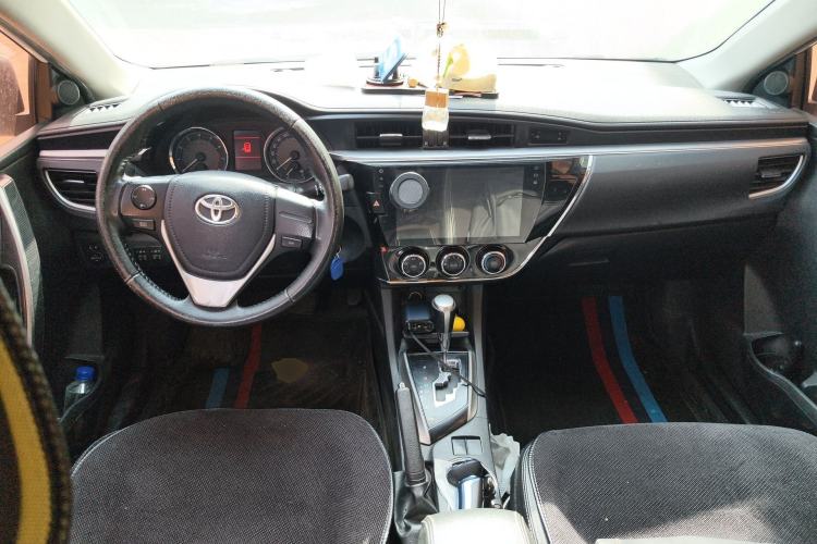 Used Toyota Corolla 2014 1.6L CVT GL-i Leather Edition Center Console