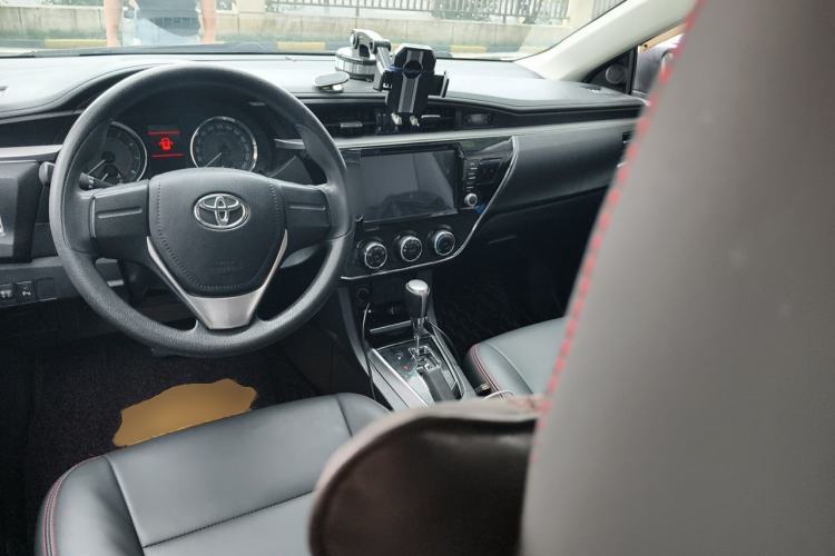 Used Toyota Corolla 2014 1.6L CVT GL-i Center Console