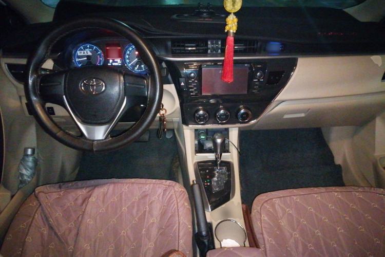 Used Toyota Corolla 2014 1.6L CVT GL-i Center Console